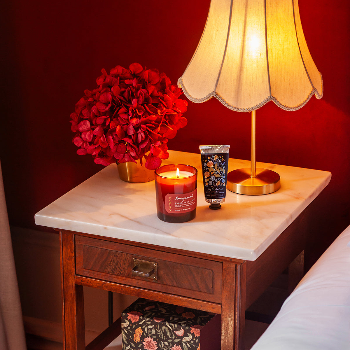 CASTELBEL - Duftkerze (Granatapfel) + Handcreme (Feige und Gewürze) - Geschenkset