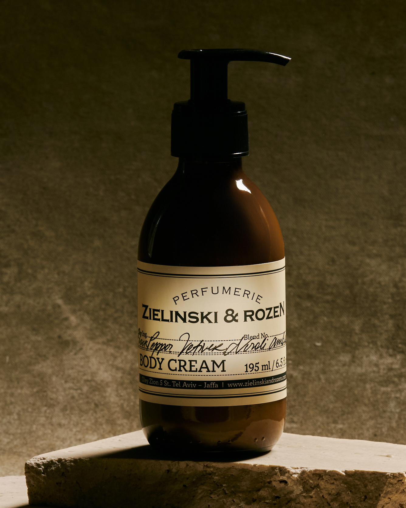 Black Pepper, Vetiver, Neroli, Amber