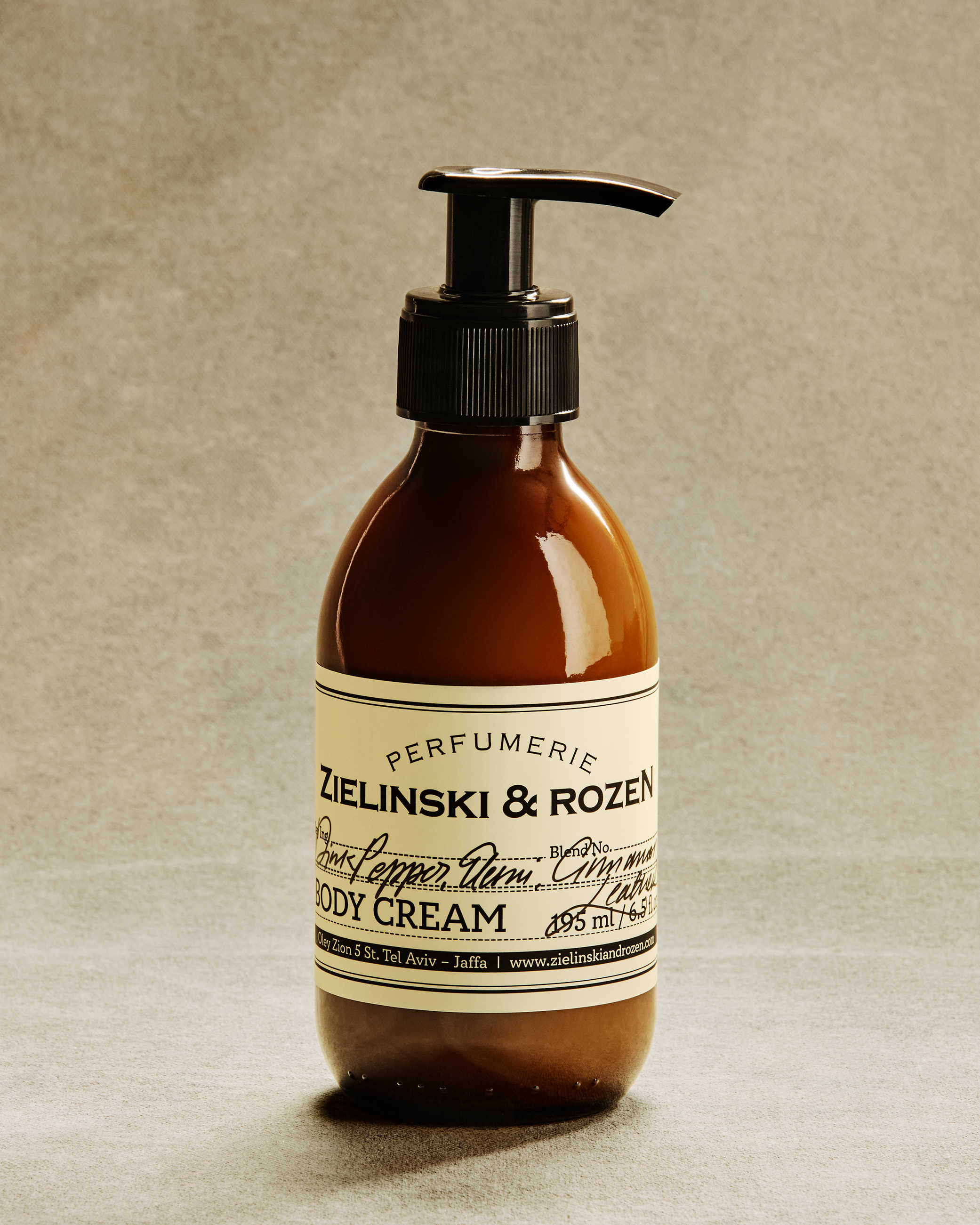 Pink Pepper, Elemi, Cinnamon, Leather