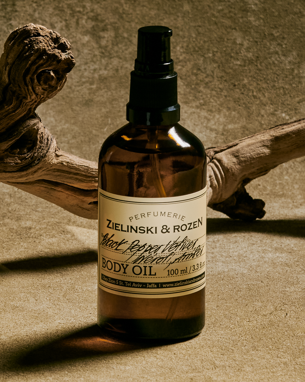 Black Pepper, Vetiver, Neroli, Amber