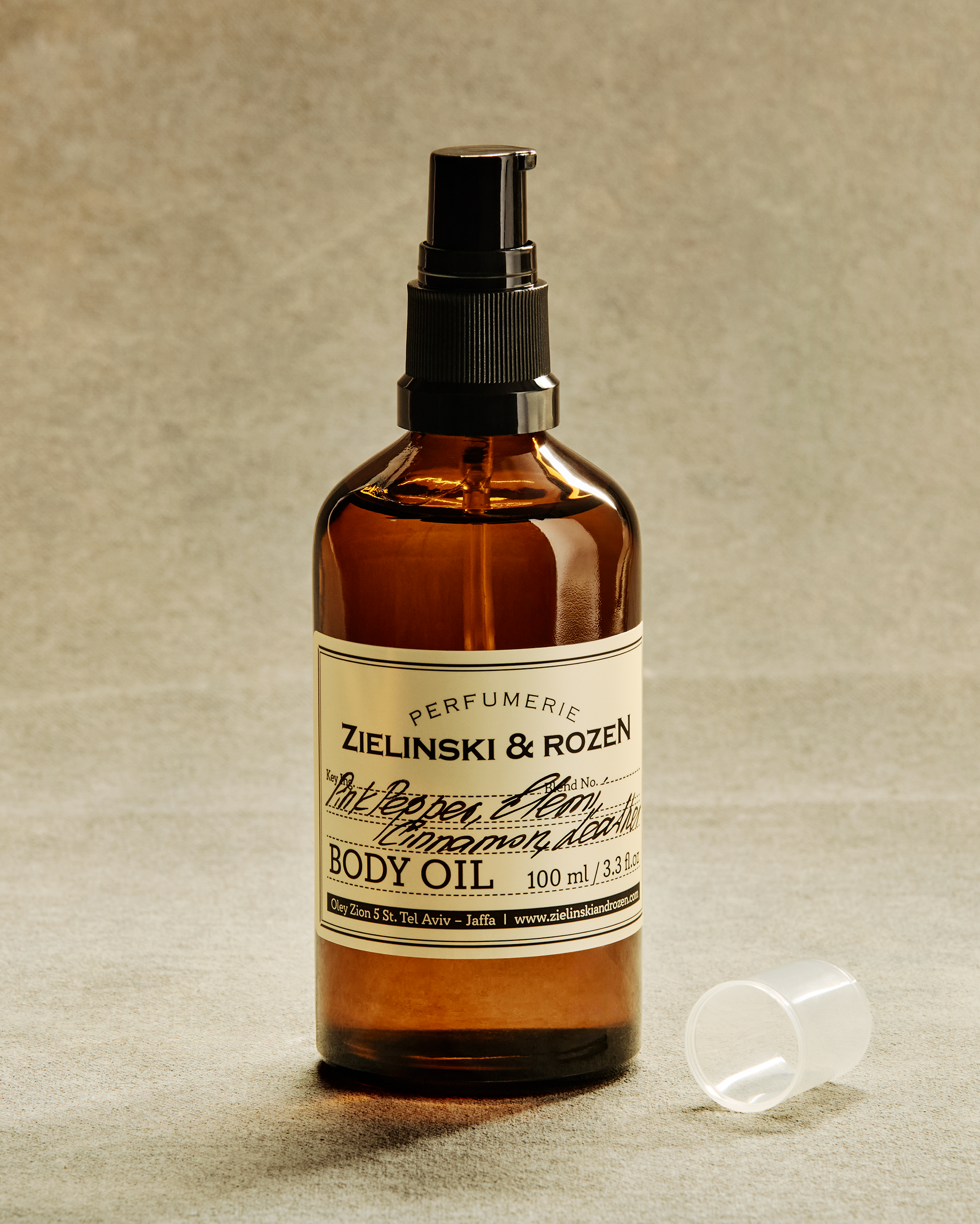 Pink Pepper, Elemi, Cinnamon, Leather