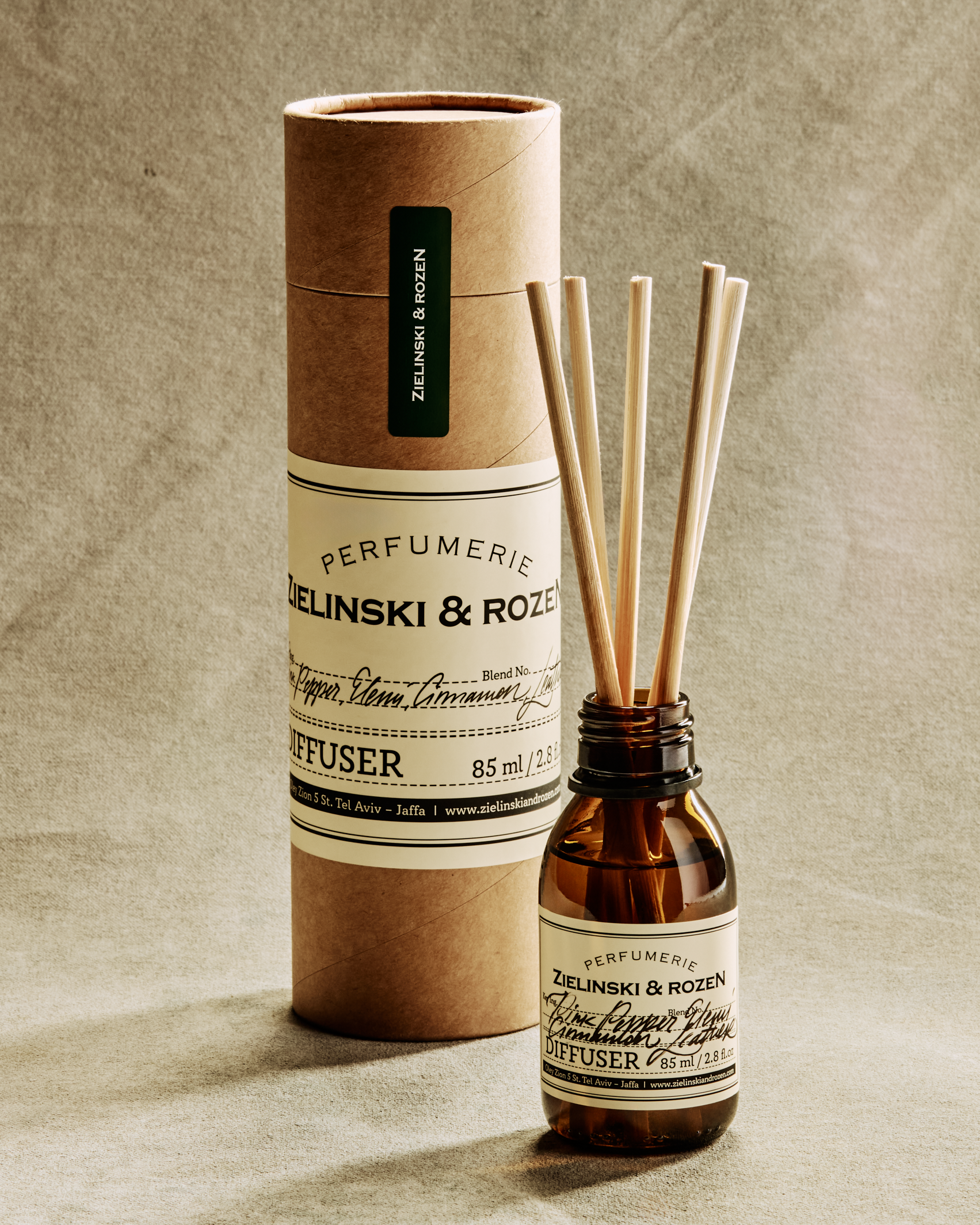 Pink Pepper, Elemi, Cinnamon, Leather