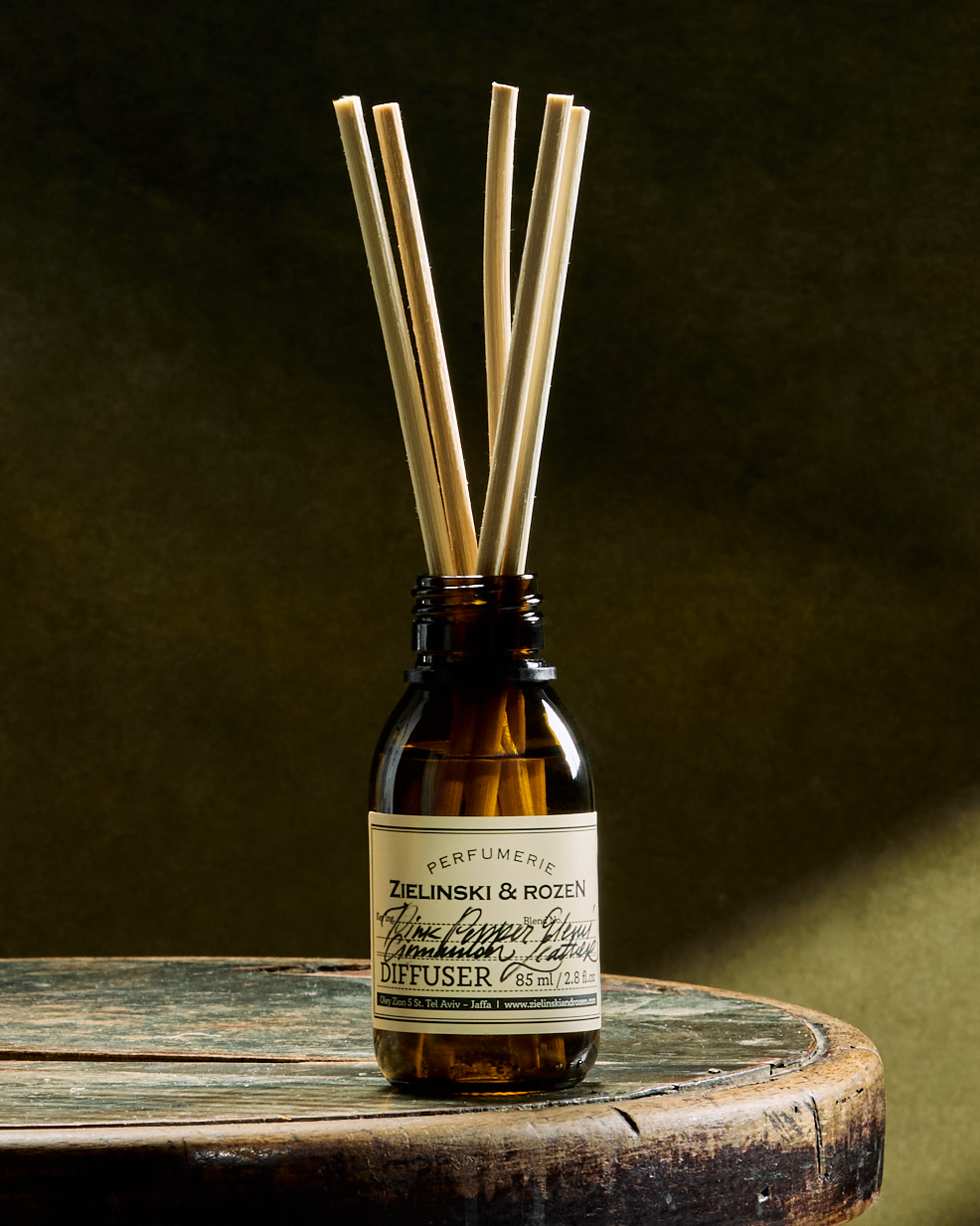 Pink Pepper, Elemi, Cinnamon, Leather