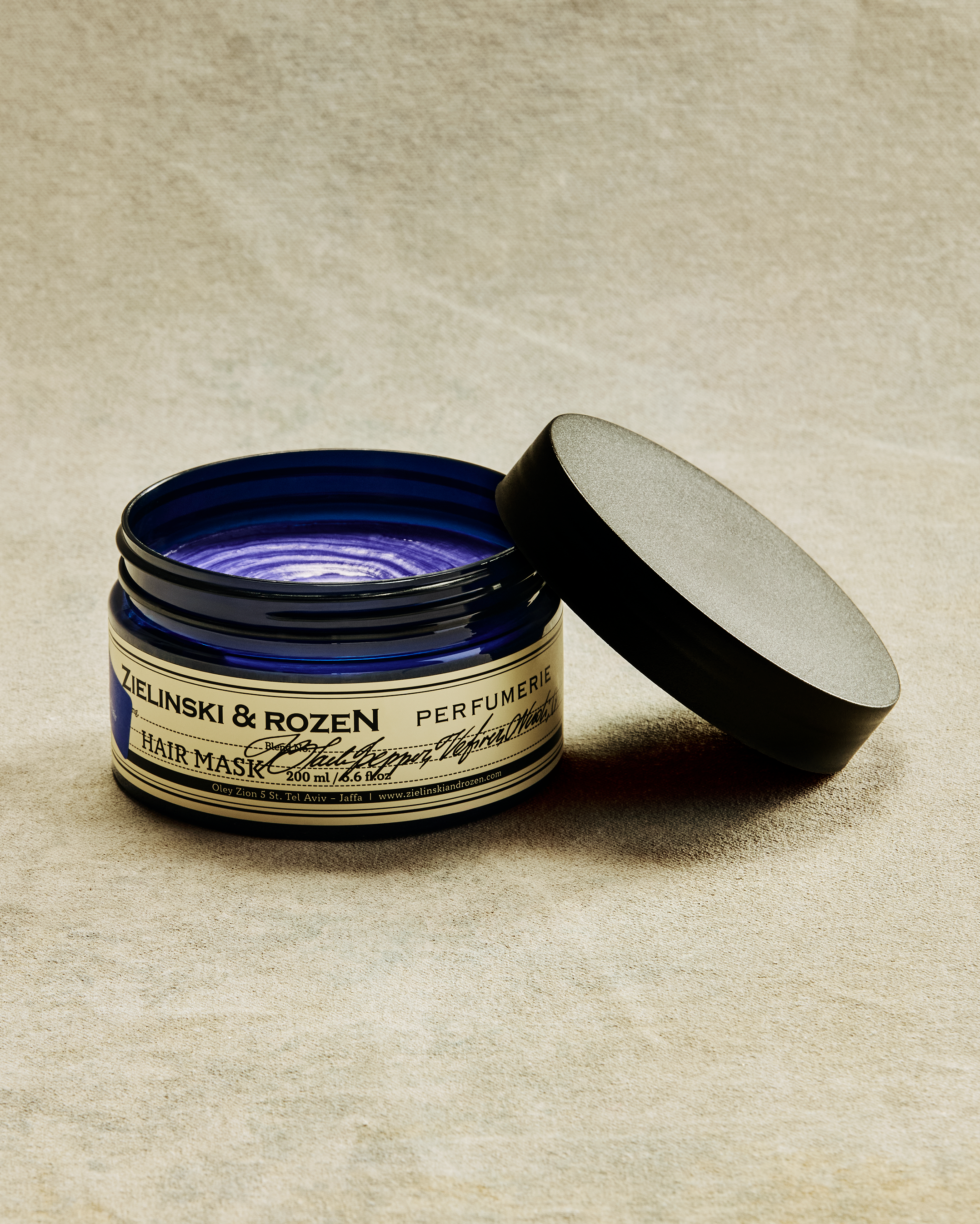 Black Pepper, Vetiver, Neroli, Amber