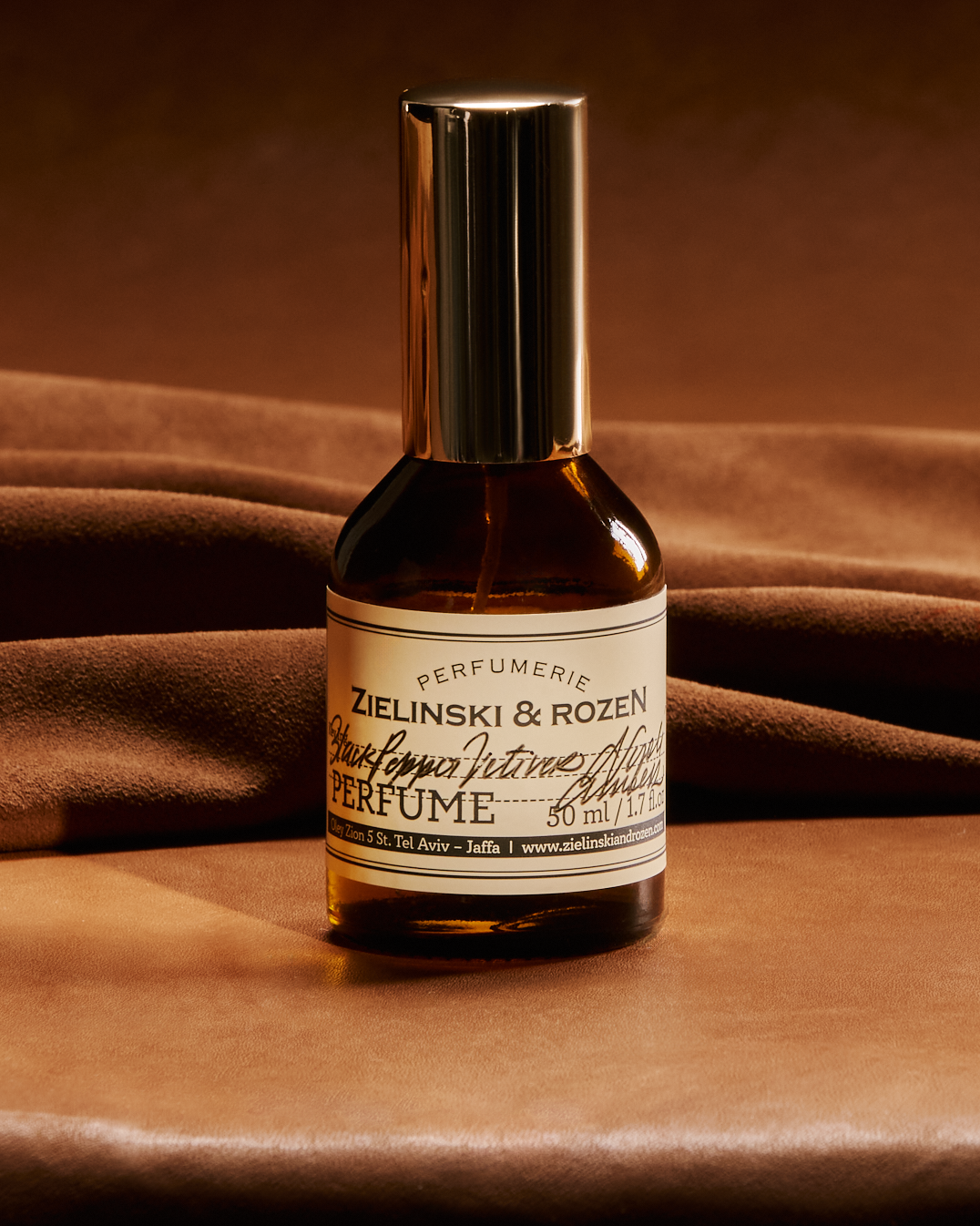 Black Pepper, Vetiver, Neroli, Amber