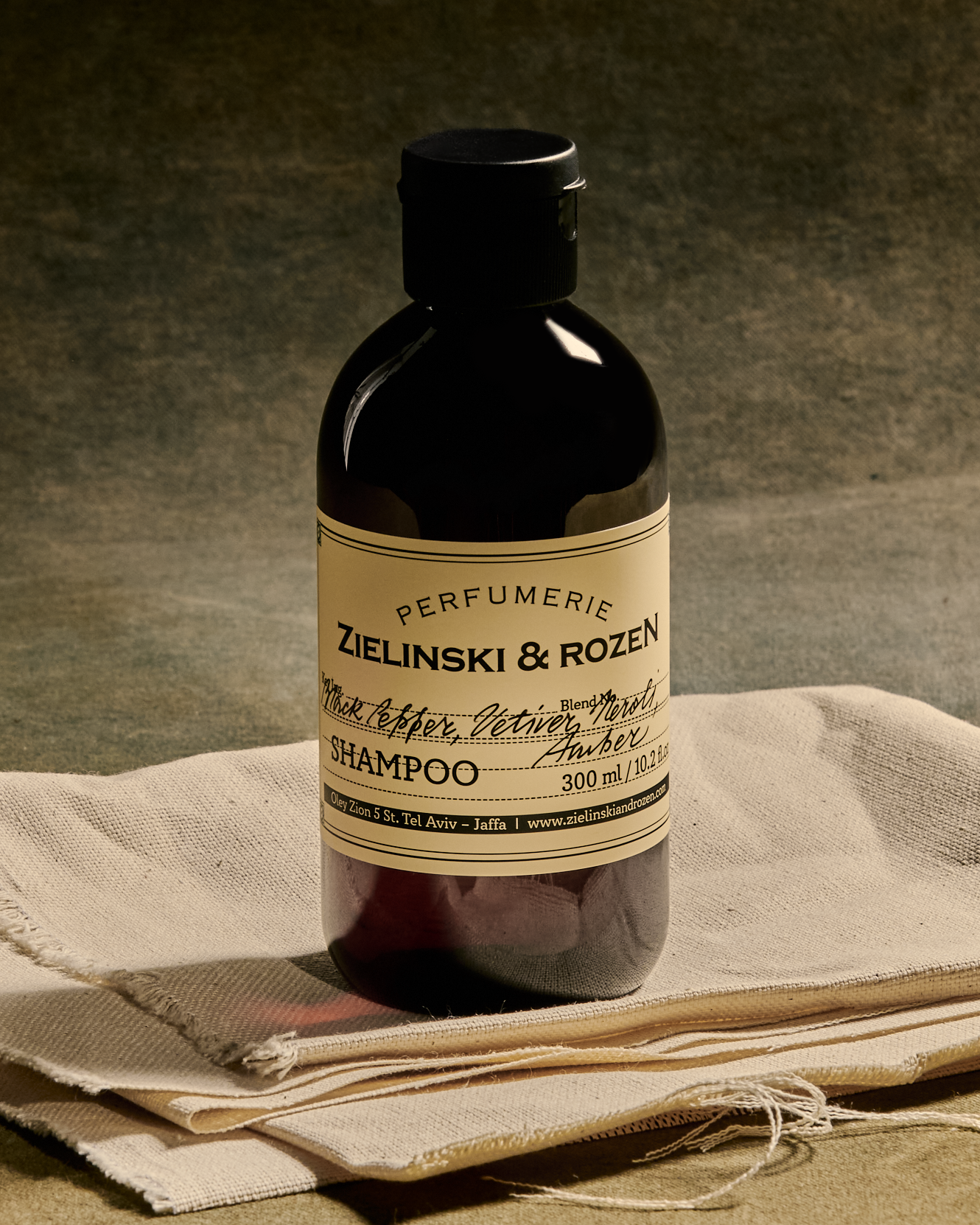 Black pepper, Vetiver, Neroli, Amber