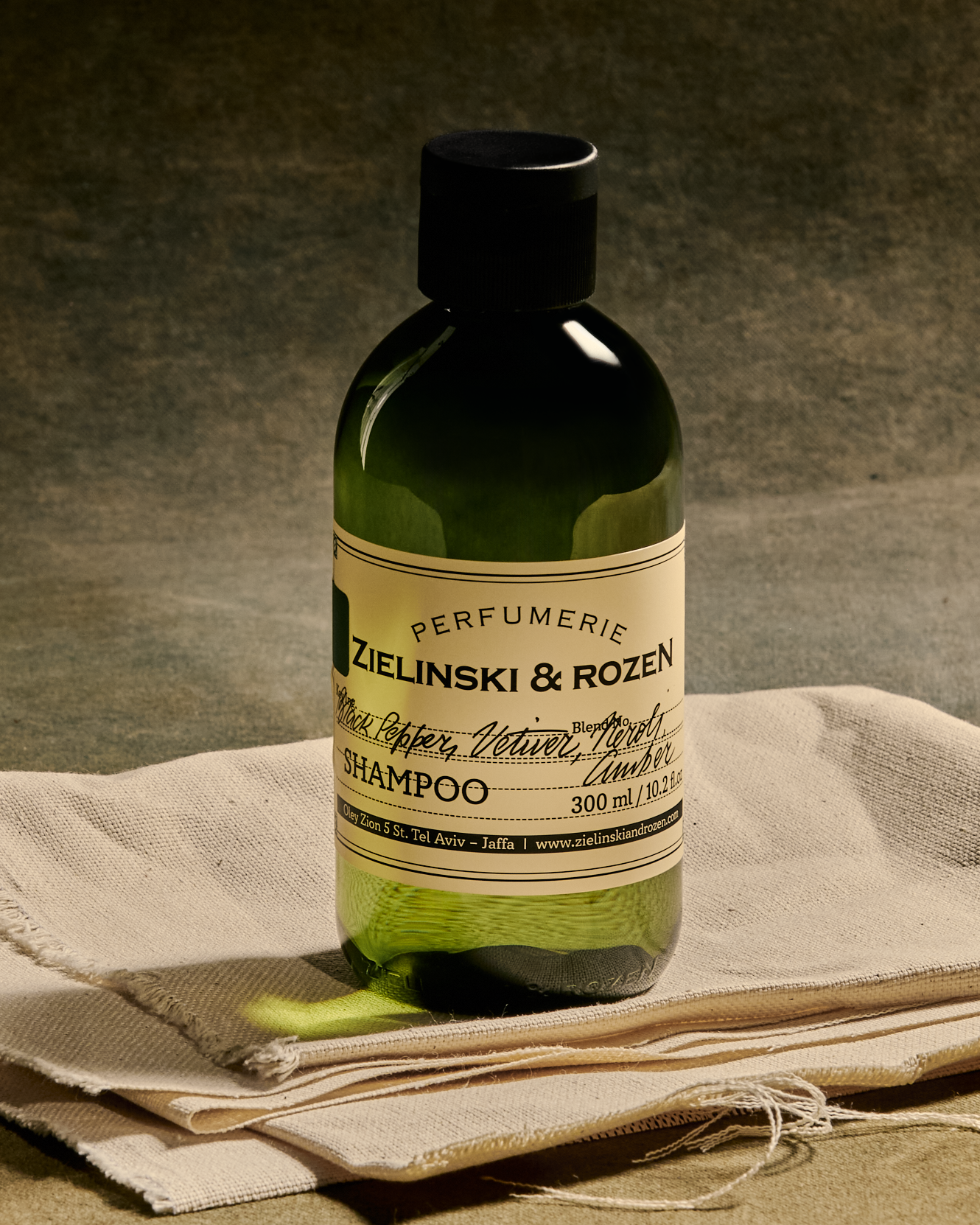 Black pepper, Vetiver, Neroli, Amber