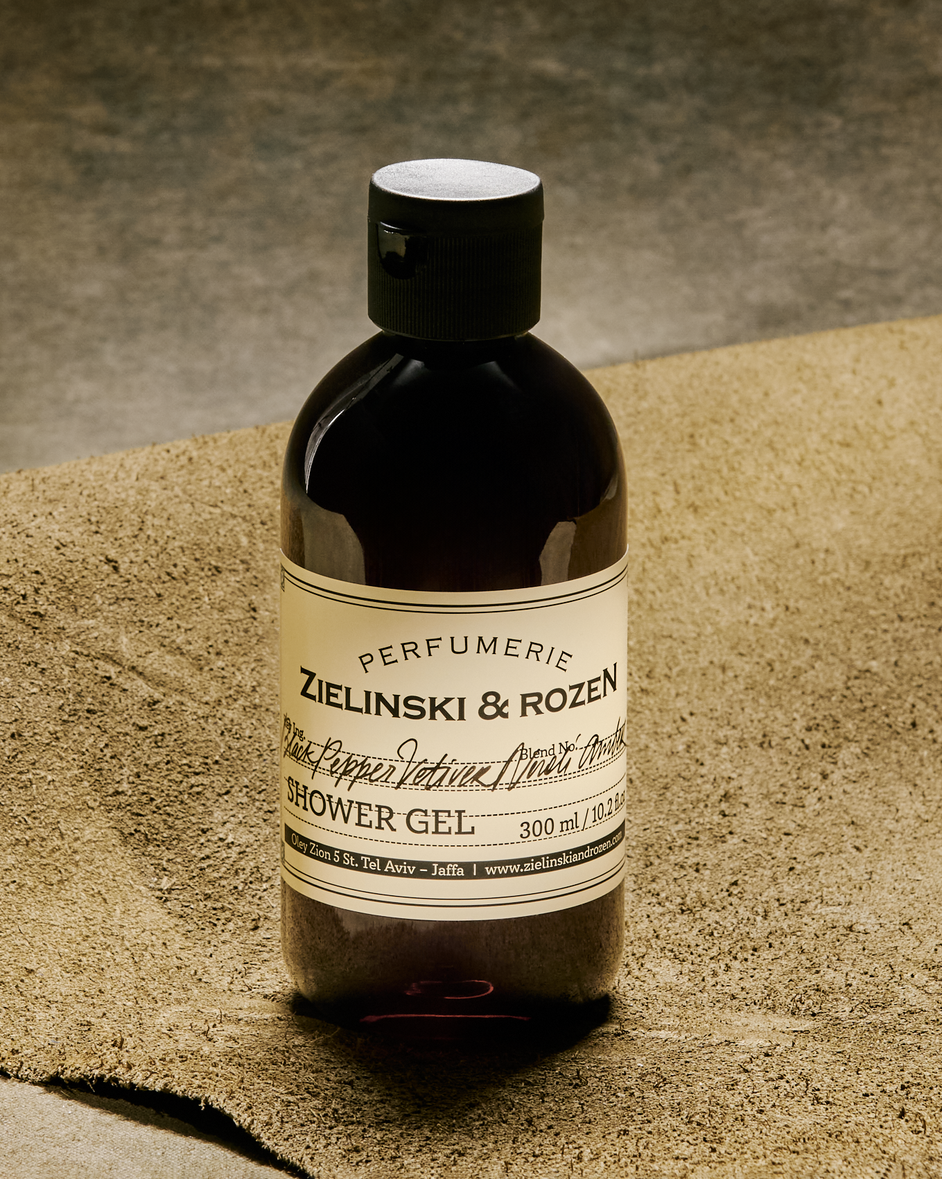 Black Pepper, Vetiver, Neroli, Amber