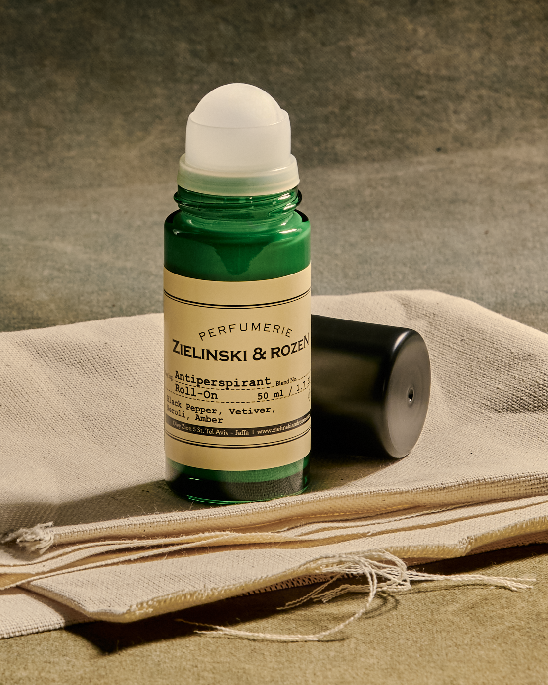 Black Pepper, Vetiver, Neroli, Amber