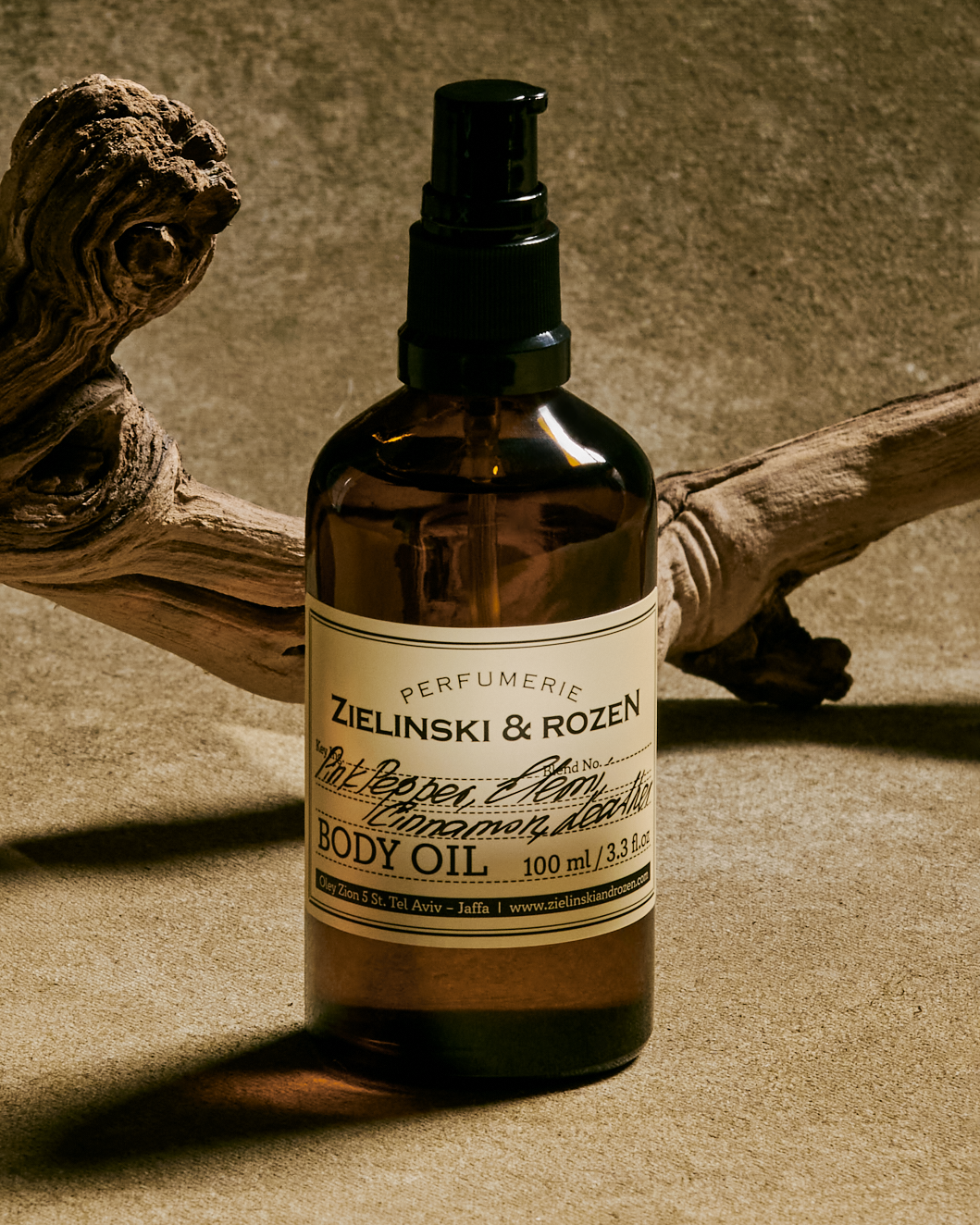 Pink Pepper, Elemi, Cinnamon, Leather