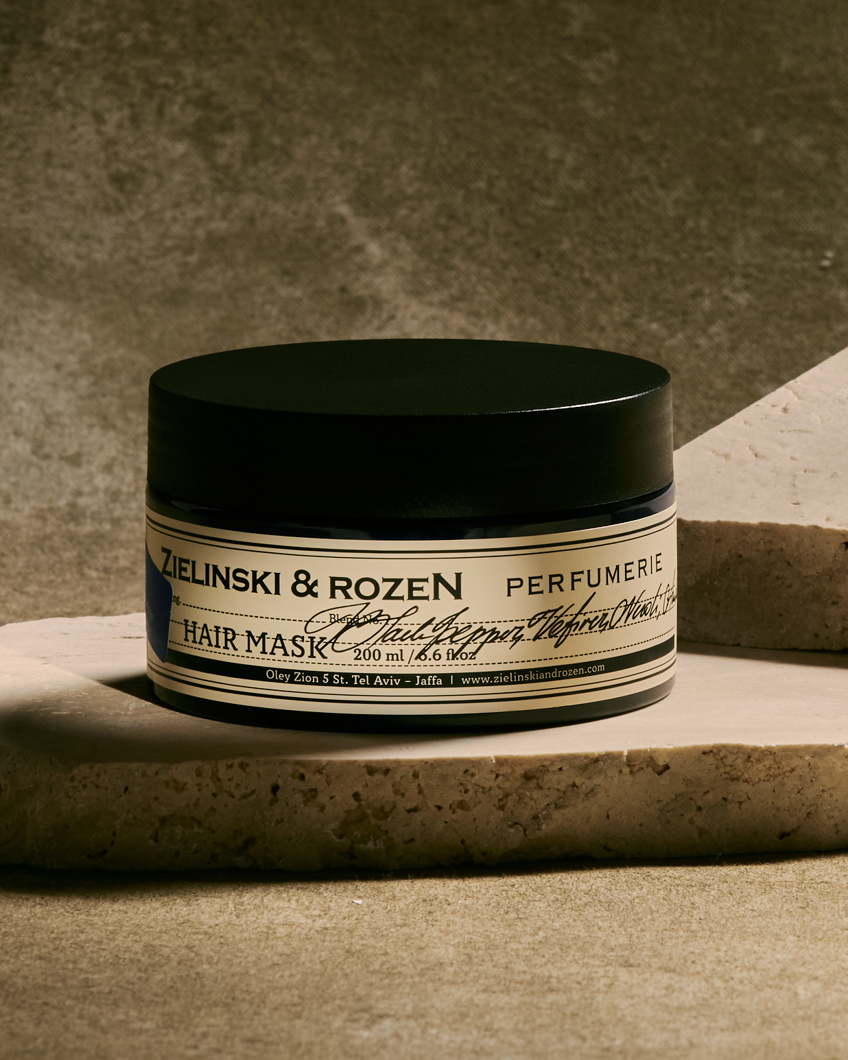 Black Pepper, Vetiver, Neroli, Amber