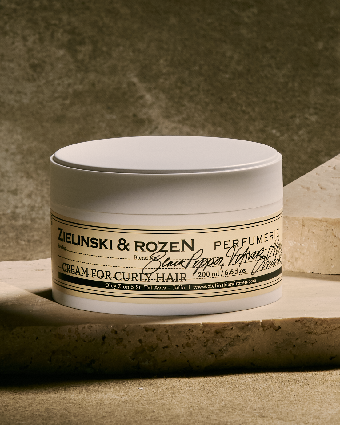 Black Pepper, Vetiver, Neroli, Amber, Neroli