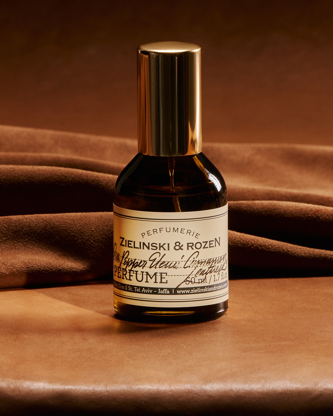 Pink Pepper, Elemi, Cinnamon, Leather