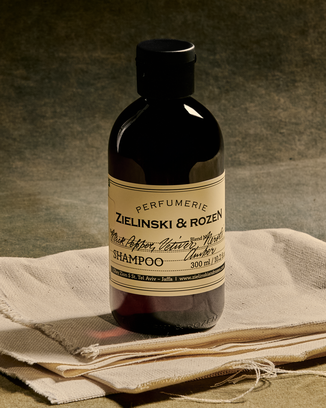 Black pepper, Vetiver, Neroli, Amber