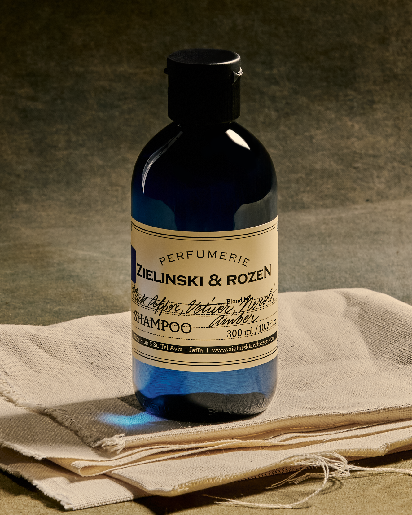 Black pepper, Vetiver, Neroli, Amber