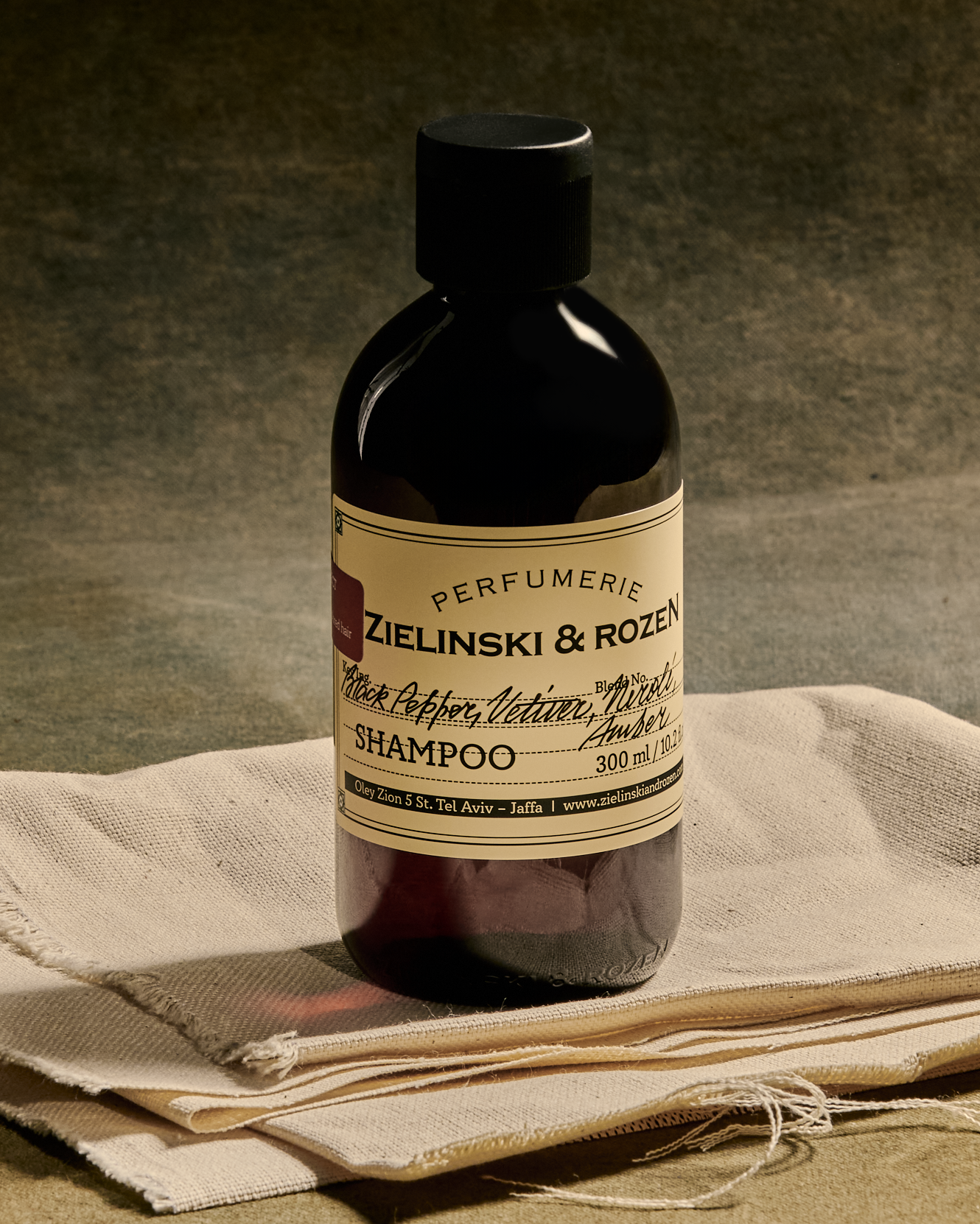 Black pepper, Vetiver, Neroli, Amber