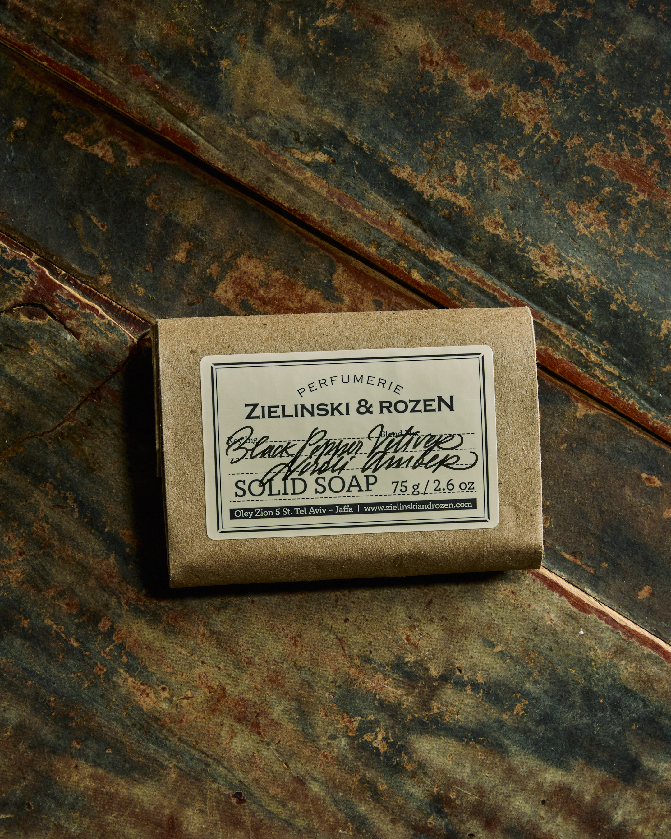 Black Pepper, Vetiver, Neroli, Amber